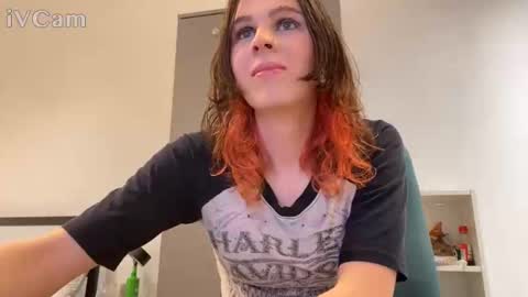 Snapshot of sally_vae chatting on April 21, 8:12 pm Sally Vae online show from April 21, 8:12 pm