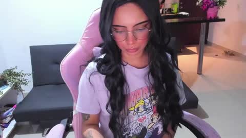 Snapshot of sallymaddoxx chatting on December 7, 5:37 am sallymaddoxx online show from December 7, 5:37 am