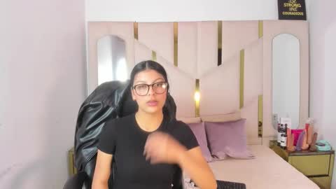 salmaportman_ online show from January 17, 3:50 pm