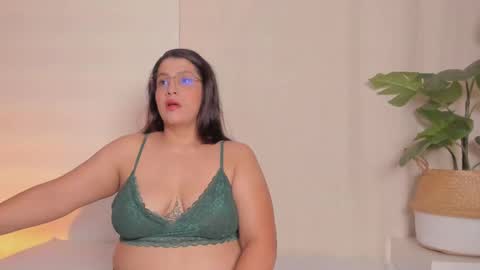 Snapshot of salome_oz chatting on November 19, 4:01 am Salome online show from November 19, 4:01 am