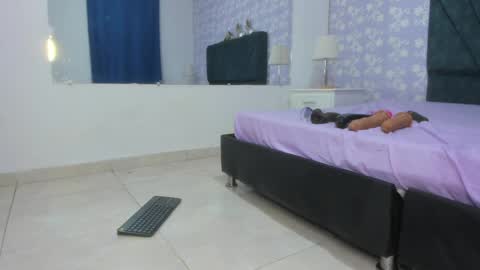 salome_simonz online show from April 16, 9:39 pm