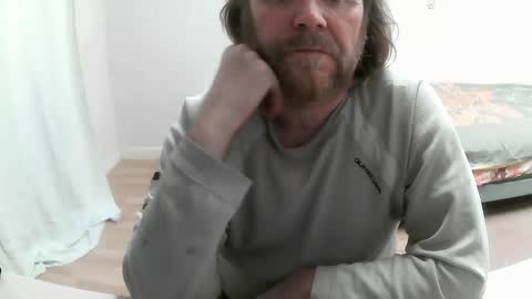 Snapshot of saltimbanquier chatting on February 17, 2:59 pm Saltimbanquier Salt ou Banquier online show from February 17, 2:59 pm