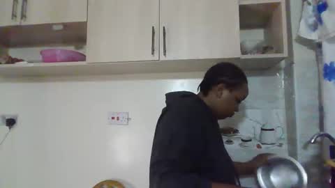 Snapshot of salty_surprise_ chatting on December 15, 4:33 pm salty_surprise_ online show from December 15, 4:33 pm