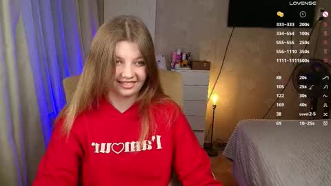 Snapshot of salut_love chatting on December 13, 7:53 pm Ruby online show from December 13, 7:53 pm