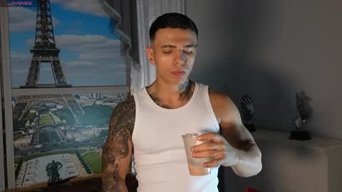 Snapshot of salvatore_damore chatting on May 23, 5:39 pm SALVATORE online show from May 23, 5:39 pm