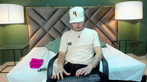  Salvatore online show from February 17, 11:00 pm