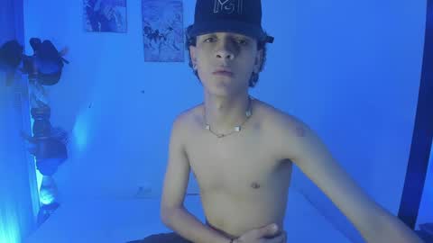 Snapshot of sam__cute chatting on January 9, 10:20 pm sam__cute online show from January 9, 10:20 pm