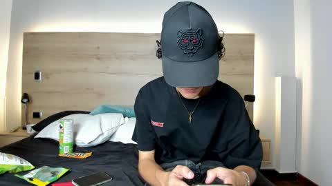 Snapshot of sam__cute chatting on February 27, 11:37 pm sam__cute online show from February 27, 11:37 pm