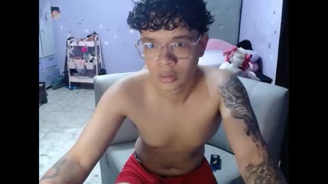 sam_latino22 online show from November 19, 7:03 pm