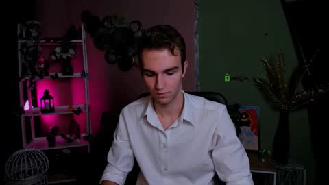 Sam online show from November 18, 9:08 pm