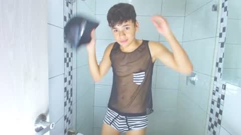 sam_tnt9 online show from June 18, 2:56 am