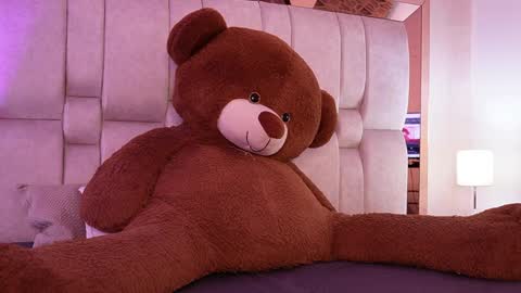 samantavazquez online show from March 30, 12:06 pm