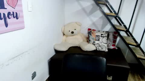 Snapshot of samantha2girl chatting on December 17, 1:18 am samantha online show from December 17, 1:18 am