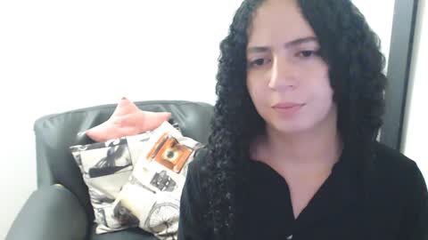 Snapshot of samantha2girl chatting on December 24, 3:16 am samantha online show from December 24, 3:16 am