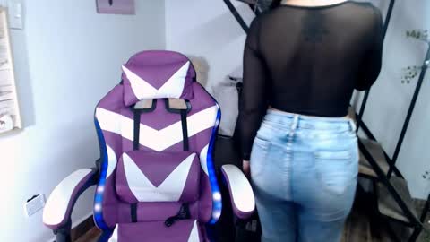 Snapshot of samantha2girl chatting on October 5, 5:00 pm samantha online show from October 5, 5:00 pm