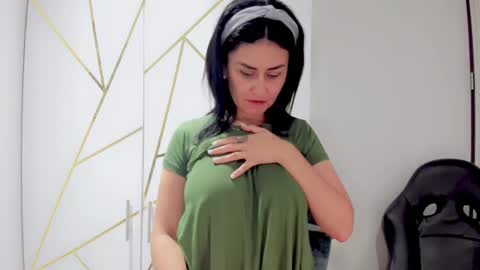 Snapshot of samantha_larusso_ chatting on February 15, 2:37 am Andy online show from February 15, 2:37 am