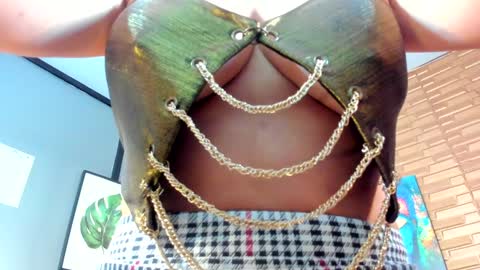Snapshot of samantha_milfs chatting on January 29, 11:09 am samantha_milfs online show from January 29, 11:09 am