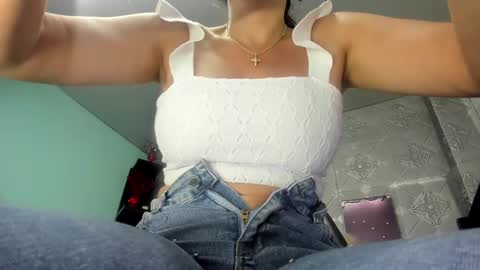 Snapshot of samantha_milfs chatting on February 25, 10:37 am samantha_milfs online show from February 25, 10:37 am