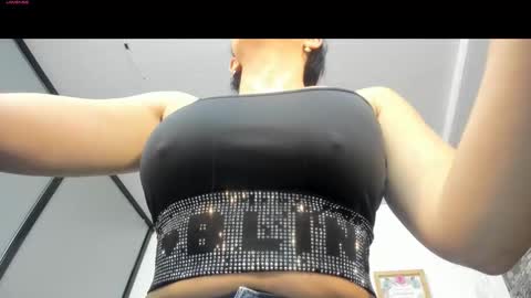 Snapshot of samantha_milfs chatting on October 1, 11:05 am samantha_milfs online show from October 1, 11:05 am