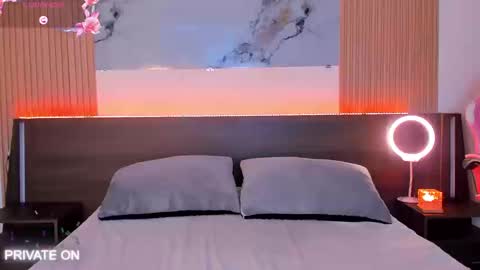 Snapshot of samantha_moons chatting on February 21, 12:11 am samantha_moons online show from February 21, 12:11 am