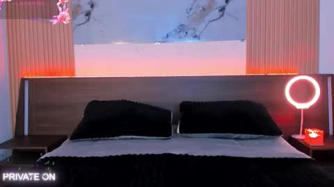 Snapshot of samantha_moons chatting on March 10, 12:48 am samantha_moons online show from March 10, 12:48 am