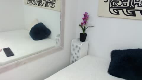 Snapshot of samantha_vaker chatting on February 25, 9:02 pm samantha_vaker online show from February 25, 9:02 pm