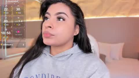 Snapshot of samanthaa_22_ chatting on July 5, 12:01 pm Samanthaa online show from July 5, 12:01 pm