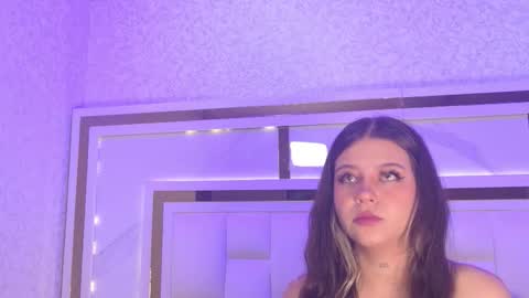 Snapshot of samanthaa_sm chatting on November 13, 11:42 am samanthaa_sm online show from November 13, 11:42 am