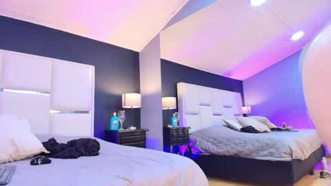 Snapshot of samanthamilf__ chatting on October 16, 8:21 pm Samanta online show from October 16, 8:21 pm