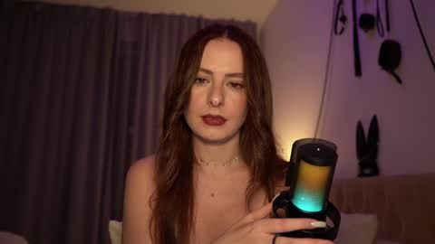 Snapshot of samanthavixen chatting on February 4, 5:34 pm Goddess Samantha Vixen online show from February 4, 5:34 pm