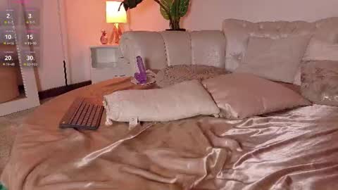 Snapshot of samara_halee chatting on June 11, 12:32 am samara_halee online show from June 11, 12:32 am