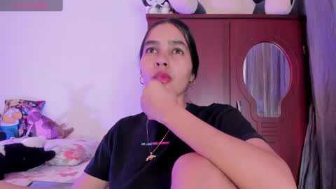 Snapshot of samara_jonnes_ chatting on May 23, 4:50 am Samara is my name a pleasure delighted that you are here leave your thumb up it is important to me online show from May 23, 4:50 am