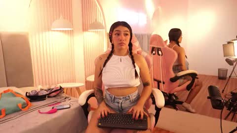 Snapshot of samaraa_collinss chatting on November 10, 1:54 pm samaraa_collinss online show from November 10, 1:54 pm