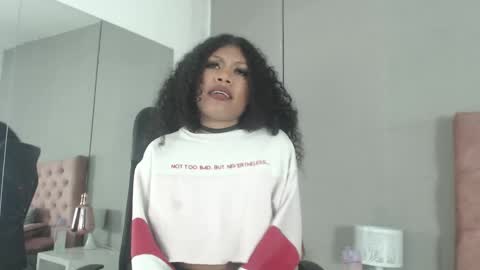 Snapshot of samaragrey18 chatting on February 19, 7:50 am samaragrey18 online show from February 19, 7:50 am