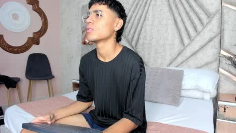 Snapshot of samfrrost chatting on April 5, 11:51 am Samfrrost online show from April 5, 11:51 am