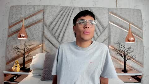 Snapshot of samfrrost chatting on April 6, 11:55 am Samfrrost online show from April 6, 11:55 am