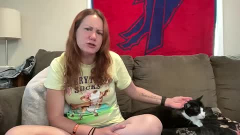 Snapshot of sammieplays chatting on June 2, 3:36 pm Playful Sammie online show from June 2, 3:36 pm