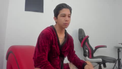 Snapshot of sammy_and_mike_ls chatting on February 5, 10:42 am Sophie y Mark online show from February 5, 10:42 am