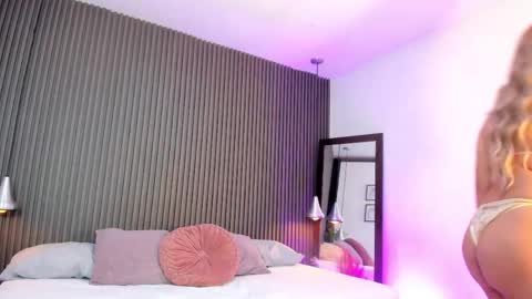 Axel online show from April 16, 11:55 am