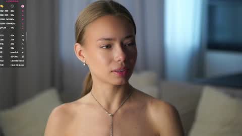 Vivienne online show from June 17, 2:58 am