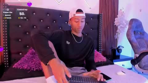 sammyyadams_ online show from September 26, 9:08 pm