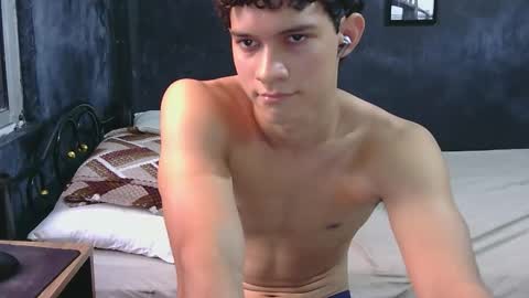 samuel_hills_ii online show from October 20, 8:53 pm