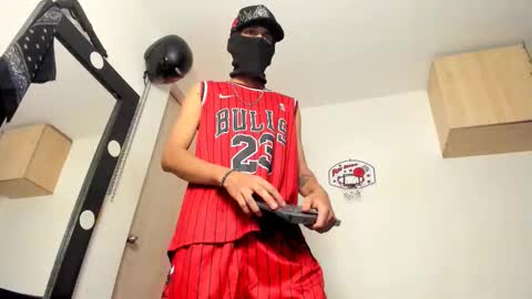   online show from March 1, 9:22 am