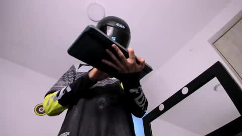   online show from April 21, 2:51 am