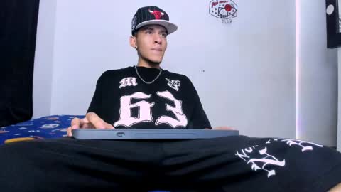 Snapshot of samuel_suarez chatting on May 1, 12:48 am online show from May 1, 12:48 am