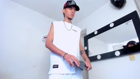 Snapshot of samuel_suarez chatting on May 1, 1:16 pm online show from May 1, 1:16 pm