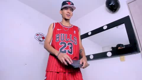 Snapshot of samuel_suarez chatting on May 3, 3:45 am online show from May 3, 3:45 am