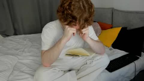 samuelmillerr online show from December 1, 8:53 pm