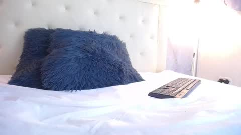 S A M A N T H A  online show from November 20, 2:39 pm