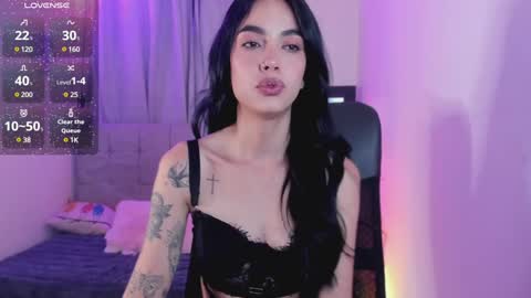 Snapshot of samylewis4_20 chatting on December 6, 1:18 am sammy online show from December 6, 1:18 am